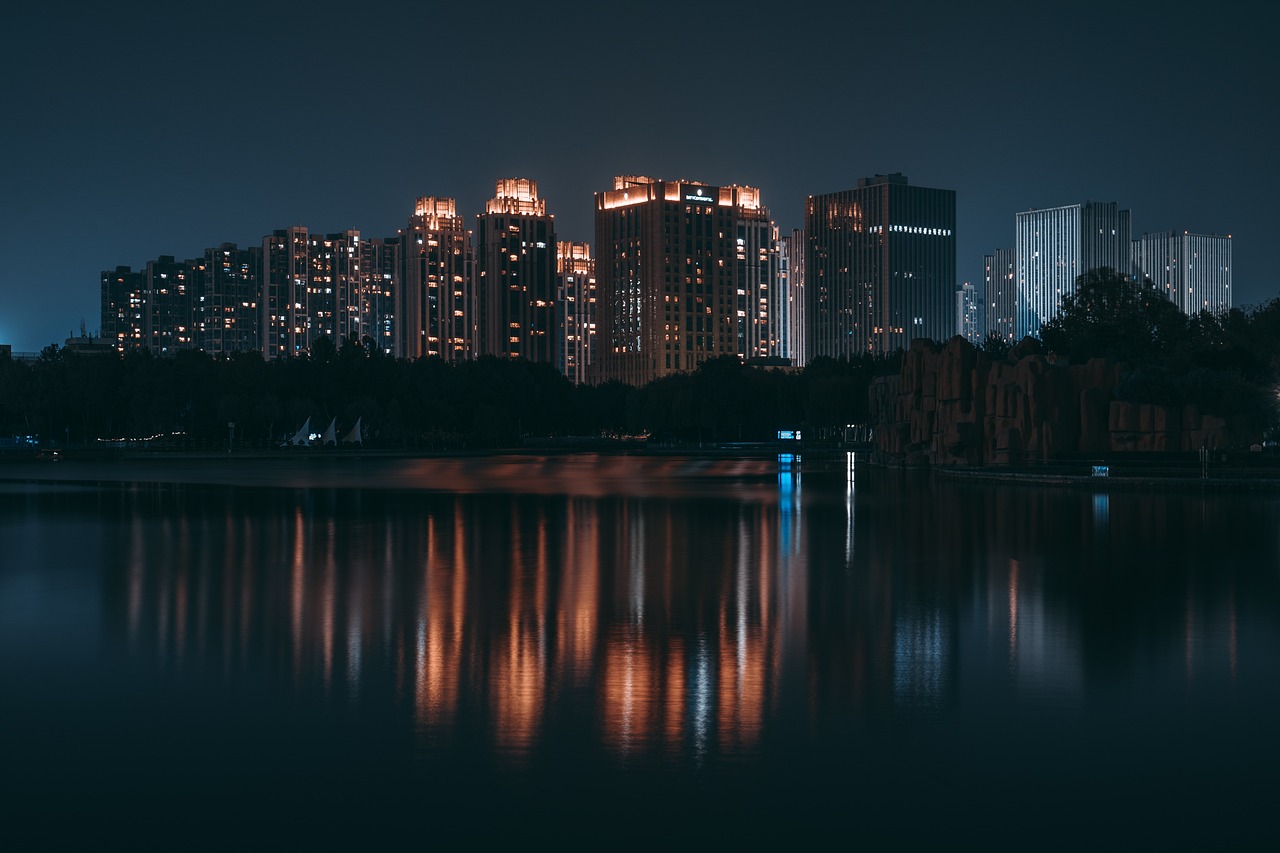 How to Survive Urban Nights - Safety Tips